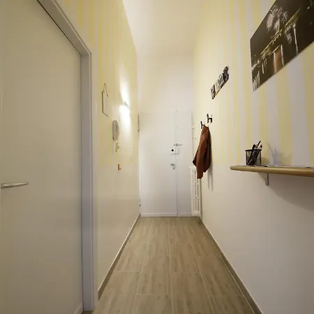 Fiorino House アパート *